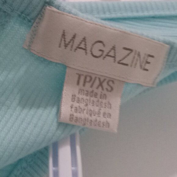 Magazine top crop blue TP/XS  with 5 blue buttons in front very soft material - Picture 3 of 6